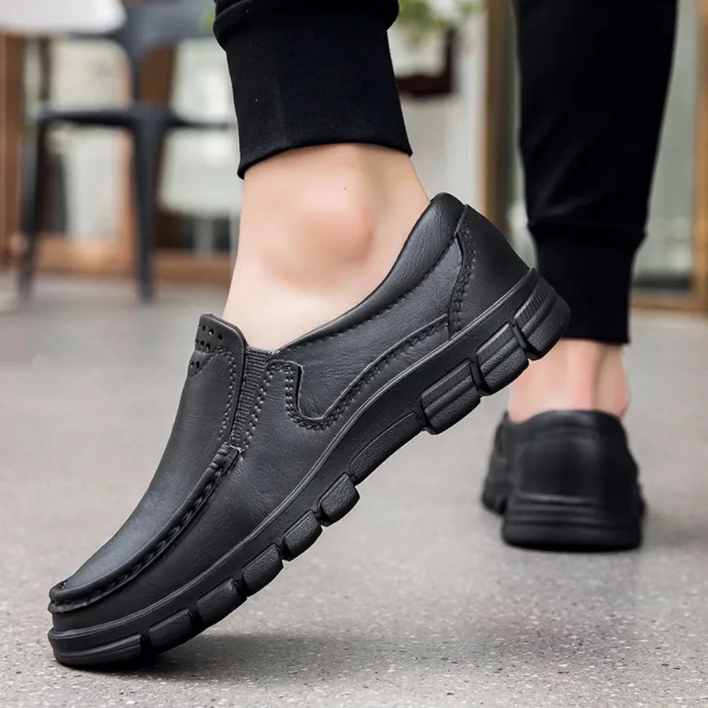 Schwarze Herren-Slipper zum Hineinschlüpfen