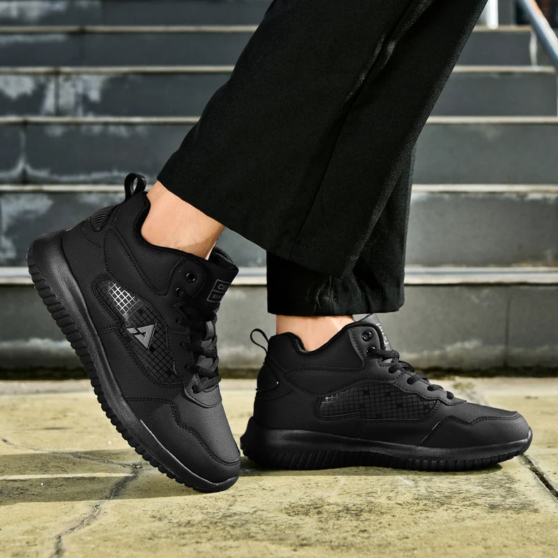 Schwarze Herren-Schnürschuhe im sportlichen Design