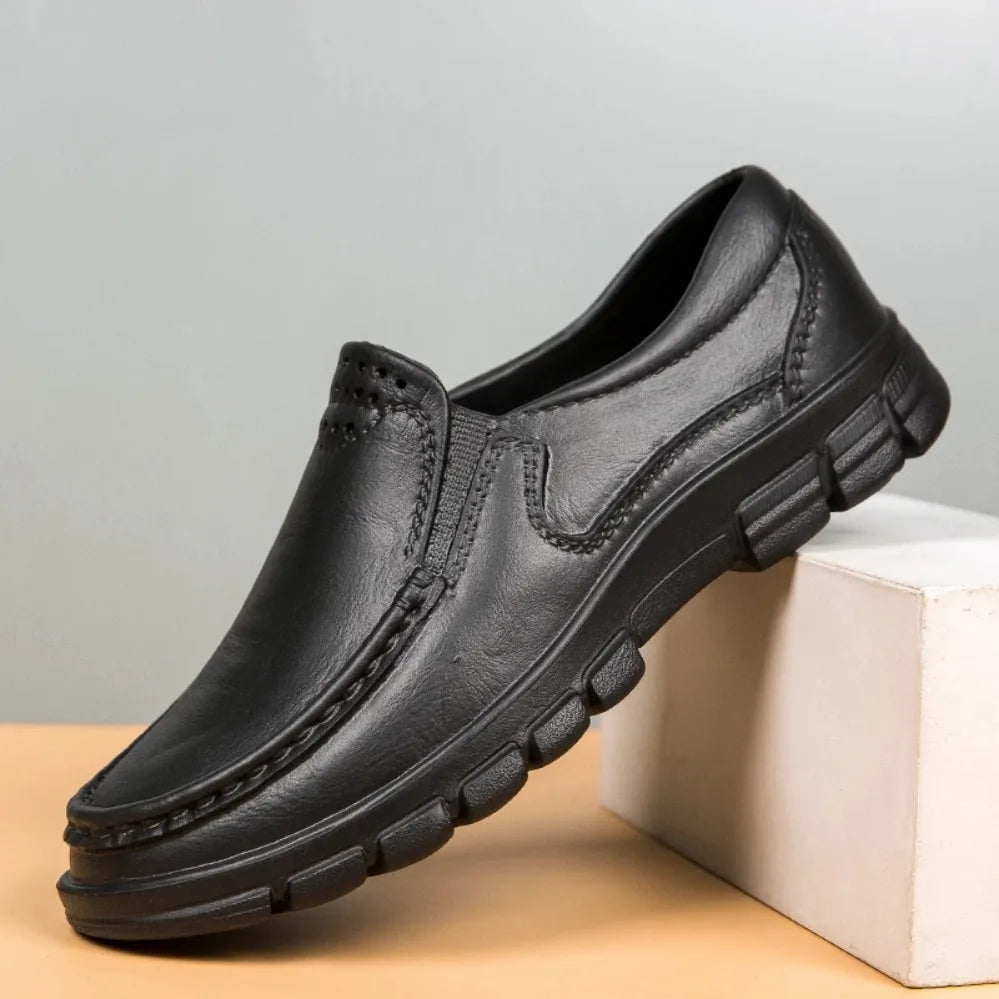 Schwarze Herren-Slipper zum Hineinschlüpfen