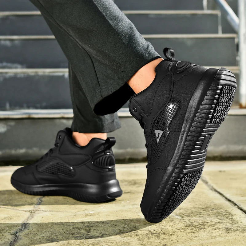 Schwarze Herren-Schnürschuhe im sportlichen Design