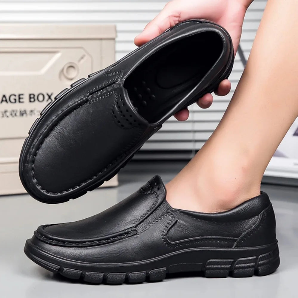 Schwarze Herren-Slipper zum Hineinschlüpfen